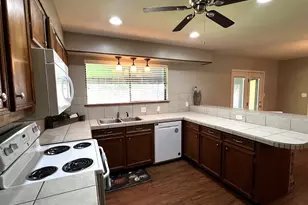 420 Jackson St, La Grange, TX 78945 - Photo 6