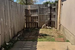 8704 Pineridge Dr, Austin, TX 78729 - Photo 16