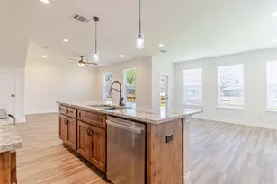 112 Callie St, Smithville, TX 78957 - Photo 6