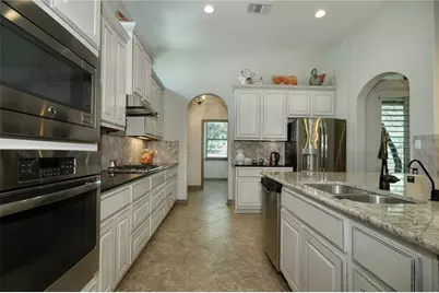 1239 Falling Hills Drive, Georgetown, TX 78628 - Photo 10