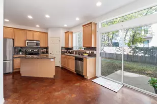 512 Eberhart Ln, Austin, TX 78745 - Photo 10