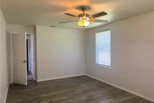 200 Prima St, Smithville, TX 78957 - Photo 16