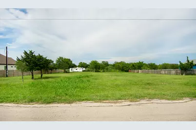 126 Cuernavaca Drive, Del Valle, TX 78617 - Photo 2