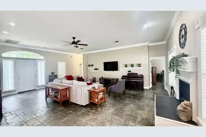 1127 Robin Road, Elgin, TX 78621 - Photo 4