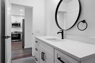 1800 E 4th St, Austin, TX 78702 - Photo 2