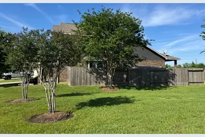 8130 Bay Run Avenue, Baytown, TX 77521 - Photo 2