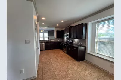 8130 Bay Run Avenue, Baytown, TX 77521 - Photo 6