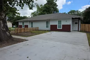 100 E 7th St, Cameron, TX 76520 - Photo 1