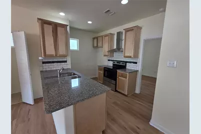 100 E 7th Street, Cameron, TX 76520 - Photo 2