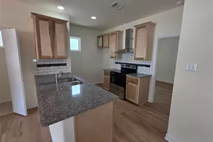 100 E 7th St, Cameron, TX 76520 - Photo 2