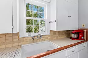 703 E 47th St, Austin, TX 78751 - Photo 14