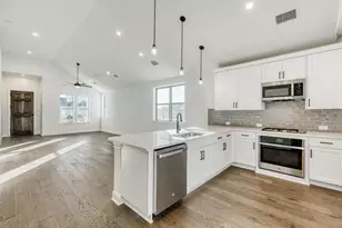 454 Burlington Dr, Buda, TX 78610 - Photo 4