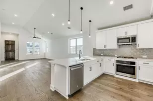 454 Burlington Dr, Buda, TX 78610 - Photo 4