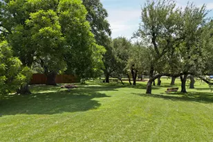 810 Hilltop Dr, Leander, TX 78641 - Photo 32