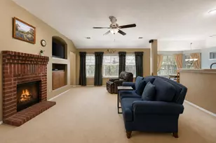 810 Hilltop Dr, Leander, TX 78641 - Photo 2