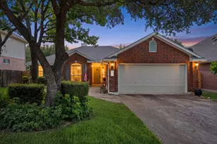 810 Hilltop Dr, Leander, TX 78641 - Photo 2