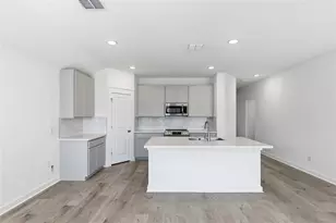 109 Lonely Lobo Dr, Jarrell, TX 76537 - Photo 2