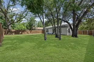 6211 Palm Cir, Austin, TX 78741 - Photo 22