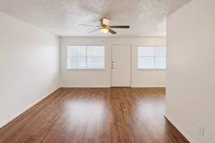 2704 Salado St, Austin, TX 78705 - Photo 2