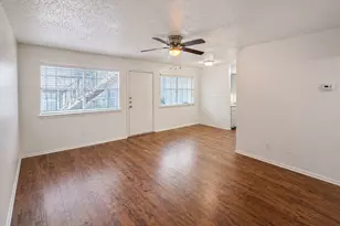 2704 Salado St, Austin, TX 78705 - Photo 4