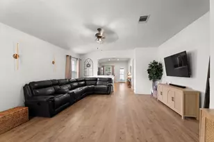 214 Jennifer Ln, Bastrop, TX 78602 - Photo 4