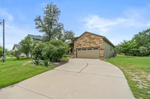413 Bedford Dr, Spicewood, TX 78669 - Photo 2