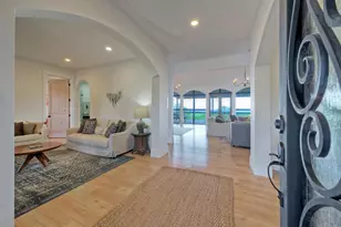 198 Rolling Oak Dr, Elgin, TX 78621 - Photo 4