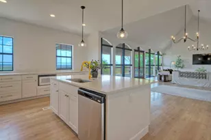 198 Rolling Oak Dr, Elgin, TX 78621 - Photo 12