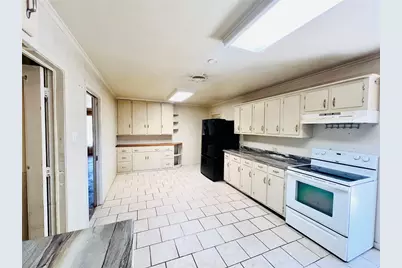 1307 W Main Street, Cameron, TX 76520 - Photo 12