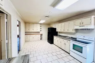 1307 W Main St, Cameron, TX 76520 - Photo 12