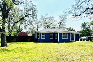 1307 W Main St, Cameron, TX 76520 - Photo 2