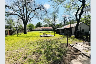 1307 W Main Street, Cameron, TX 76520 - Photo 6