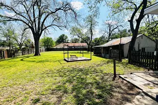 1307 W Main St, Cameron, TX 76520 - Photo 6