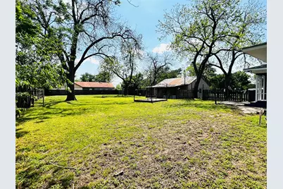 1307 W Main Street, Cameron, TX 76520 - Photo 4