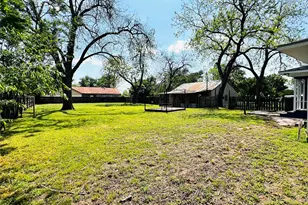 1307 W Main St, Cameron, TX 76520 - Photo 4