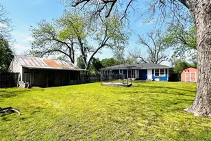 1307 W Main St, Cameron, TX 76520 - Photo 4