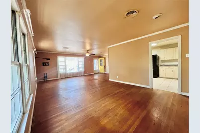 1307 W Main Street, Cameron, TX 76520 - Photo 8