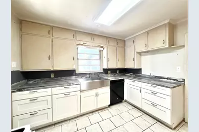 1307 W Main Street, Cameron, TX 76520 - Photo 12