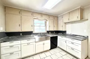 1307 W Main St, Cameron, TX 76520 - Photo 12