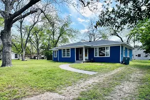 1307 W Main St, Cameron, TX 76520 - Photo 1