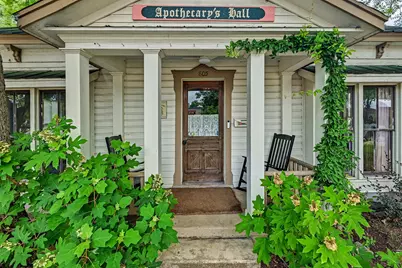 805 Main Street, Bastrop, TX 78602 - Photo 2