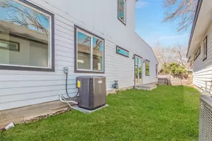 1130 Spur St, Austin, TX 78721 - Photo 26