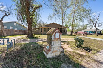 209 Harris Street, Elgin, TX 78621 - Photo 2
