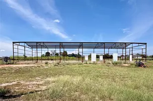 290 Richmond St, McDade, TX 78650 - Photo 4