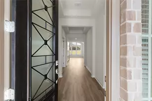 233 W Faulkner St, Liberty Hill, TX 78642 - Photo 4