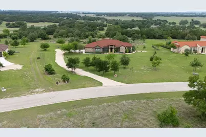 128 Strada Luca, Florence, TX 76527 - Photo 36