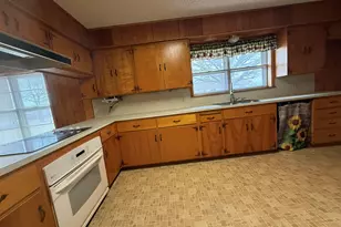 1204 E Lake Dr, Taylor, TX 76574 - Photo 12