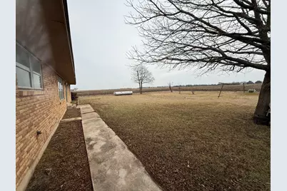 1204 E Lake Drive, Taylor, TX 76574 - Photo 16