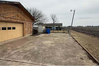 1204 E Lake Drive, Taylor, TX 76574 - Photo 24