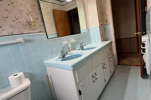 1204 E Lake Dr, Taylor, TX 76574 - Photo 8